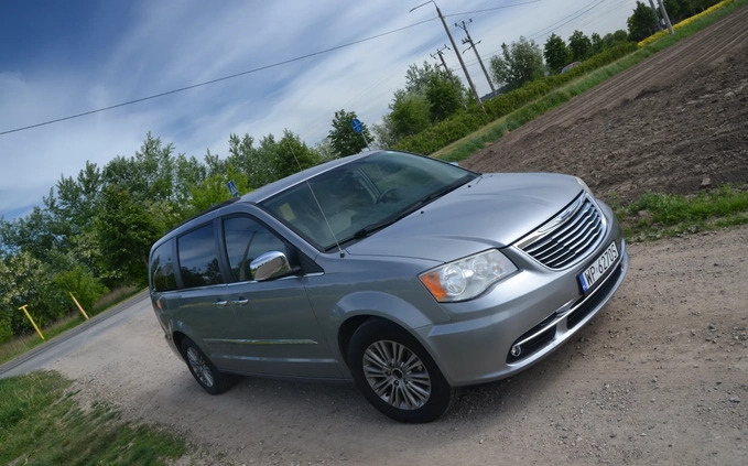 Chrysler Town &amp; Country cena 64900 przebieg: 191000, rok produkcji 2015 z Płock małe 436